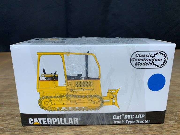 1/48 Caterpillar D5C LGP Crawler NIB CCM image