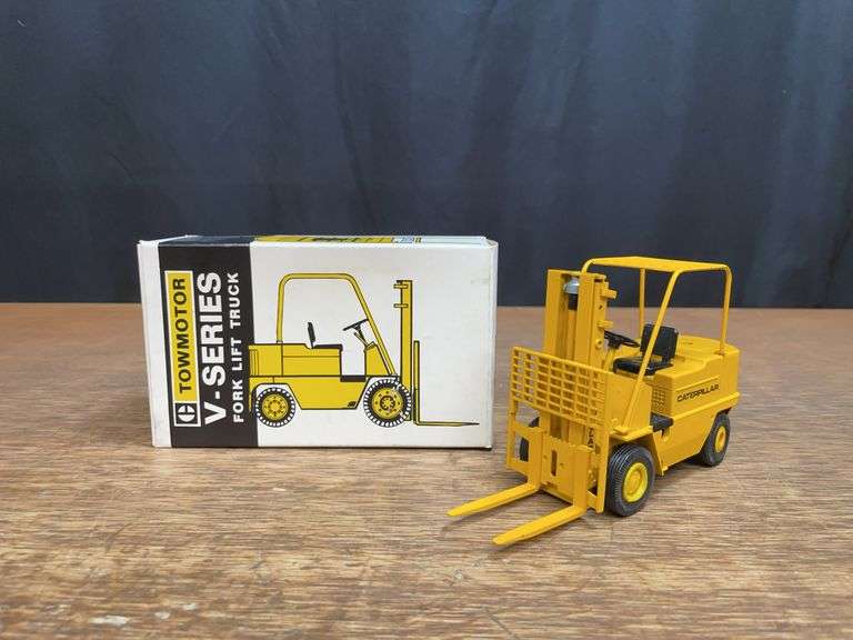 1/25 Caterpillar V Series Forklift NIB Gescha image