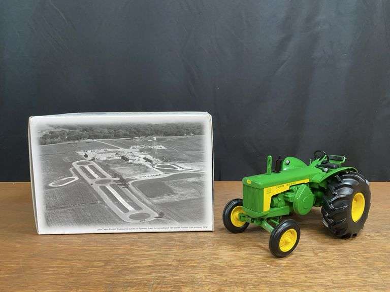 1/16 John Deere 830 2004 2 Cylinder NIB Ertl image