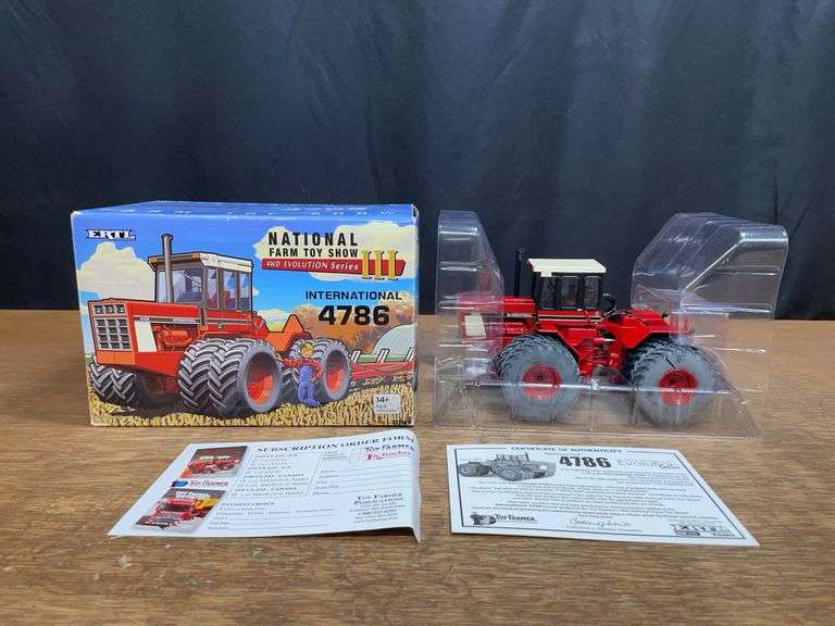 1/32 IH 4789 2015 NFTS NIB Ertl image