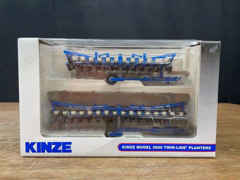 1/64 Kinze 3600 Twin-Line Planters NIB SC image