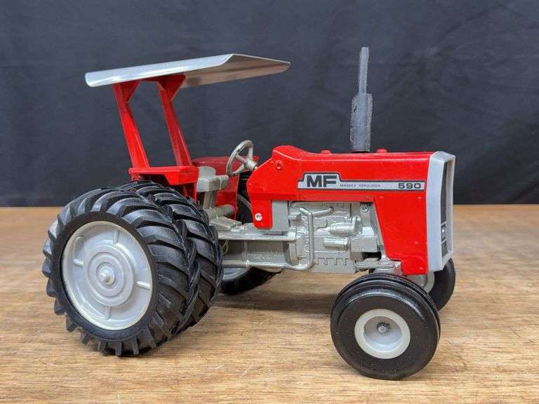 1/16 MF 590 1980 NFTS Ertl image