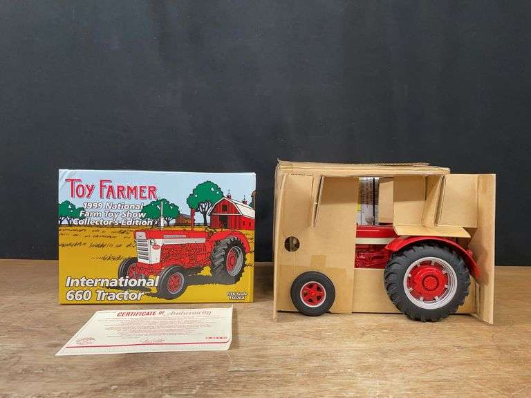 1/16 IH 660 1999 NFTS NIB Ertl image
