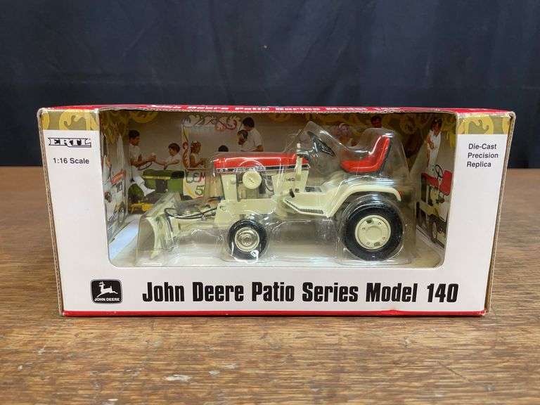 1/16 John Deere 140 L&G Patio Red NIB Ertl image