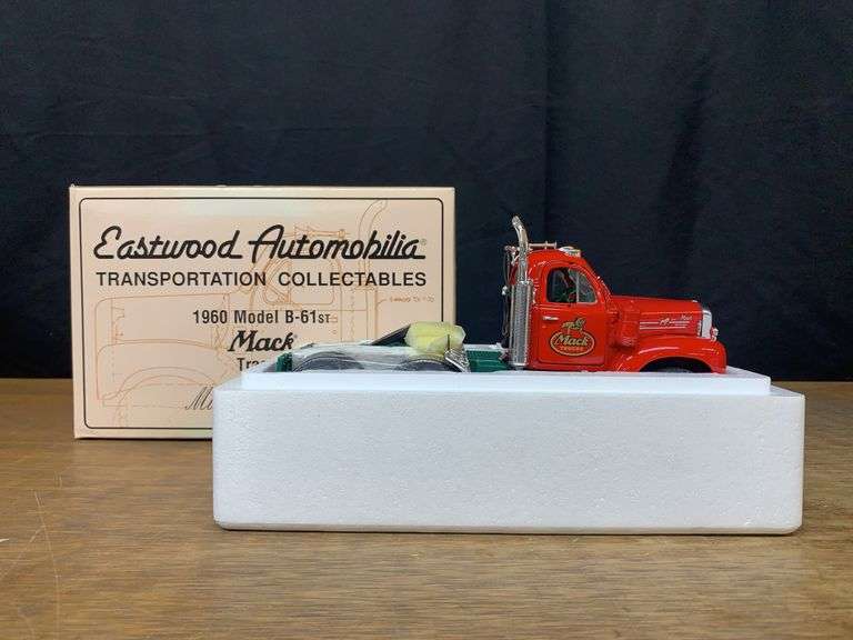 1/25 Mack B-61 Eastwood Automobilia Museum NIB 1st Gear image