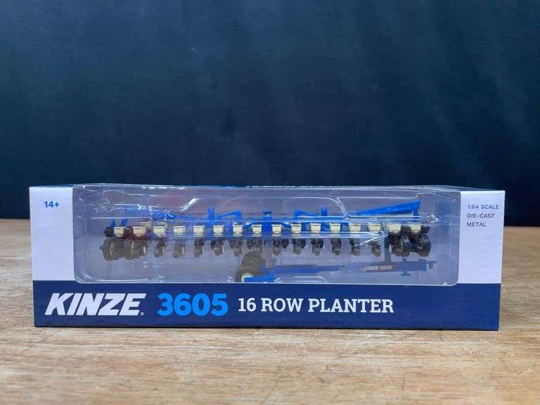 1/64 Kinze 3605 Planter NIB SC image