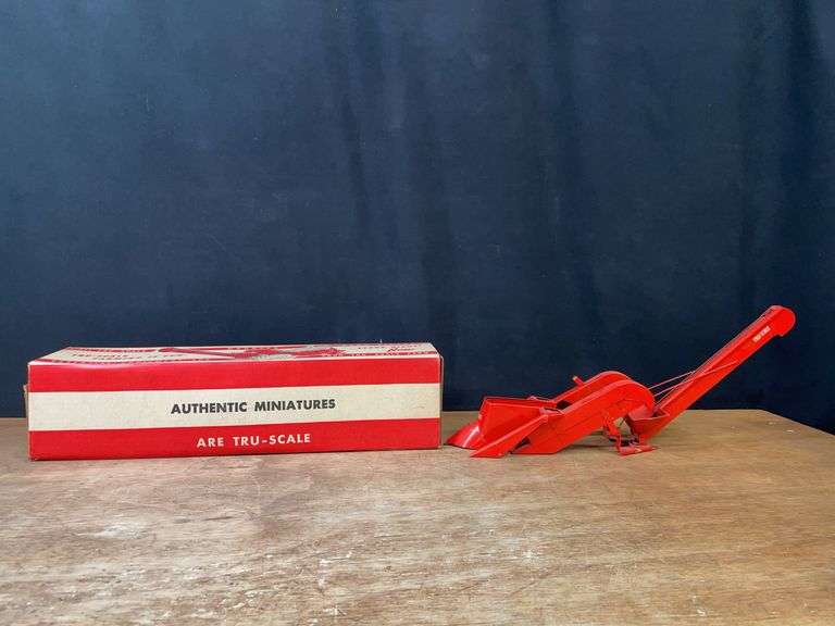 1/16 Tru-Scale Corn Picker NIB Carter image