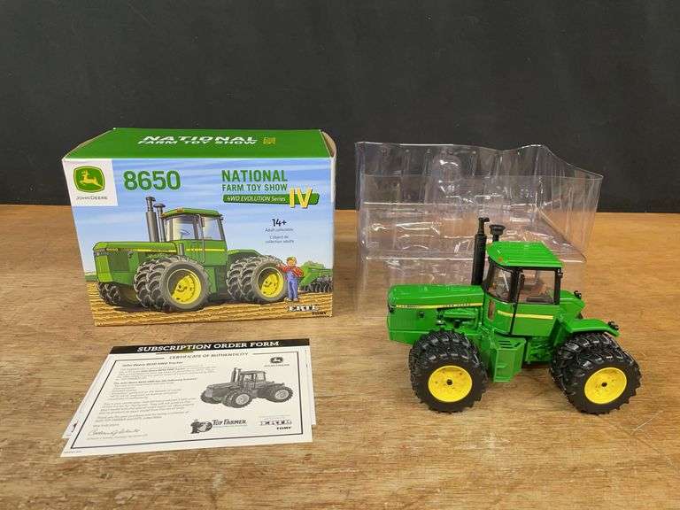 1/32 John Deere 8650 2016 NFTS NIB Ertl image