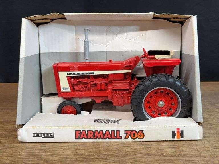 1/16 Farmall 706 NIB Ertl image