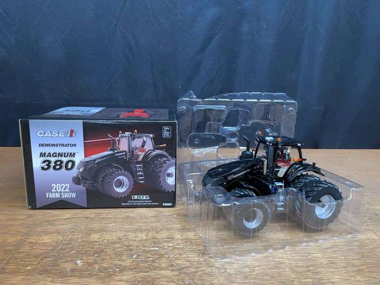 1/32 Case-IH Magnum 380 Demonstrator Black 2022 Farm Show NIB Ertl image