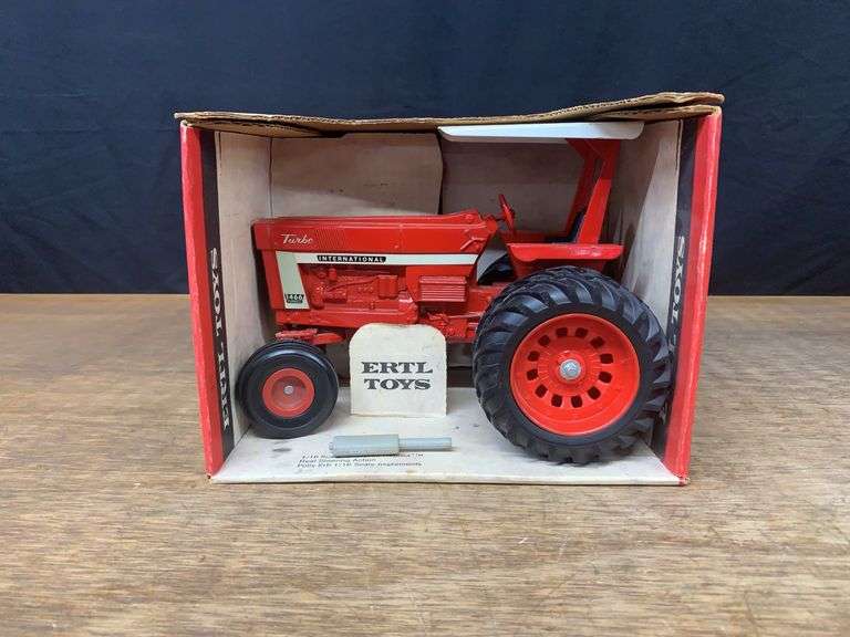 1/16 IH 1466 Toy Farmer NIB Ertl image