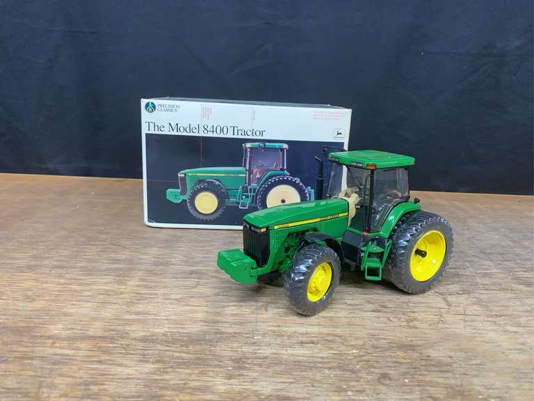 1/32 John Deere 8400 Precision Ertl image