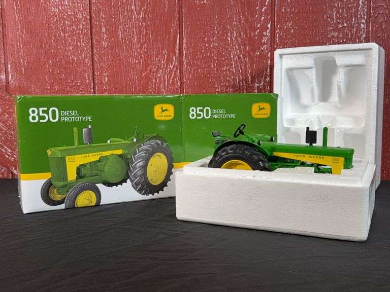 1/16 John Deere 850 Two-Cylinder NIB Ertl image