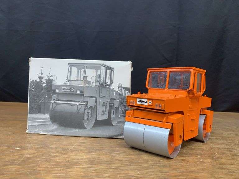 1/25 Hamm DV8 Roller NIB NZG image