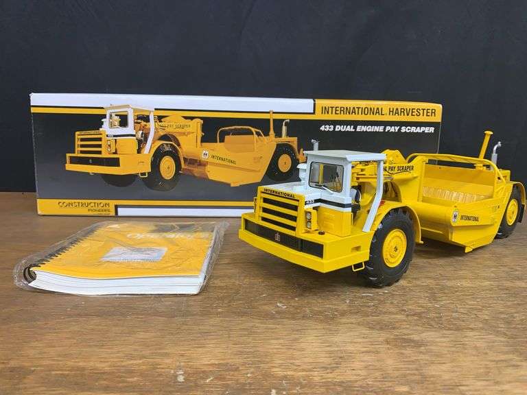 1/25 IH 433 Pay Scraper NIB 1st Gear image