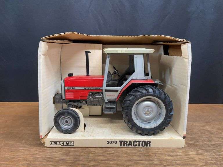 1/16 MF 3070 NIB Ertl image