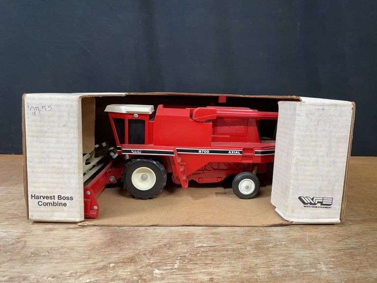1/20 White 9700 Combine NIB SM image