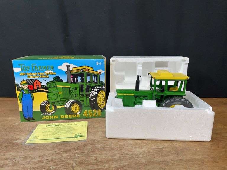 1/16 John Deere 4520 2001 NFTS NIB Ertl image