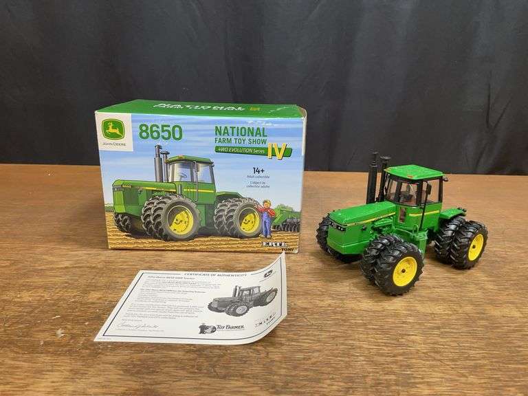 1/32 John Deere 8650 2016 NFTS NIB Ertl image