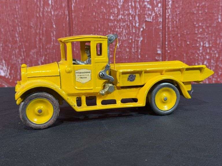 International Dump Truck Arcade image