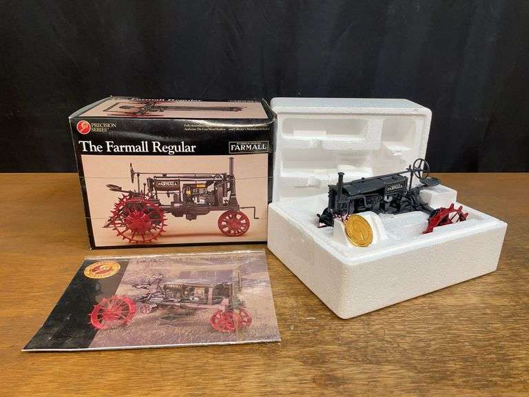 1/16 Farmall Regular Precision NIB Ertl image