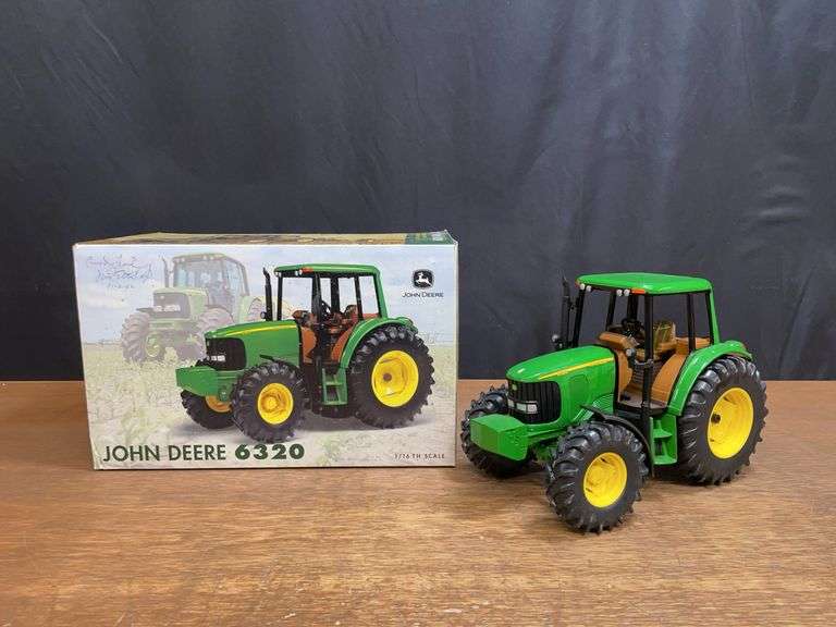 1/16 John Deere 6320 2002 Farm Show NIB Ertl image