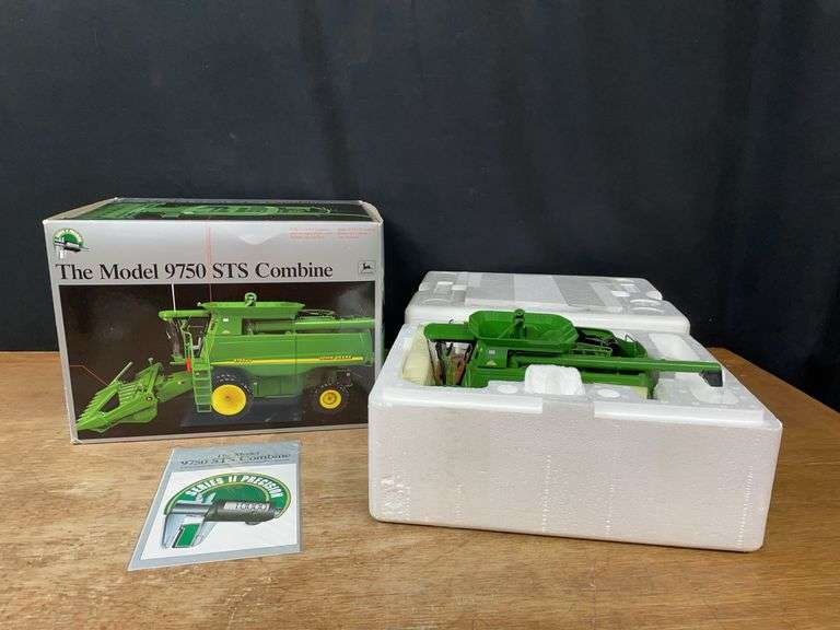 1/32 John Deere 9750 STS Combine Precision NIB Ertl image