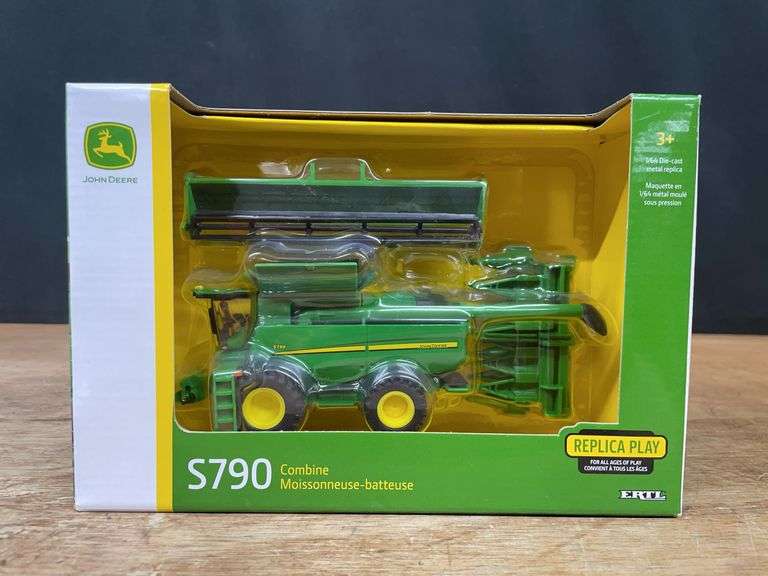 1/64 John Deere S790 Combine NIB Ertl image