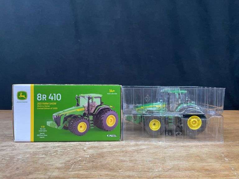 1/32 John Deere 8R 410 2021 Farm Show NIB Ertl image