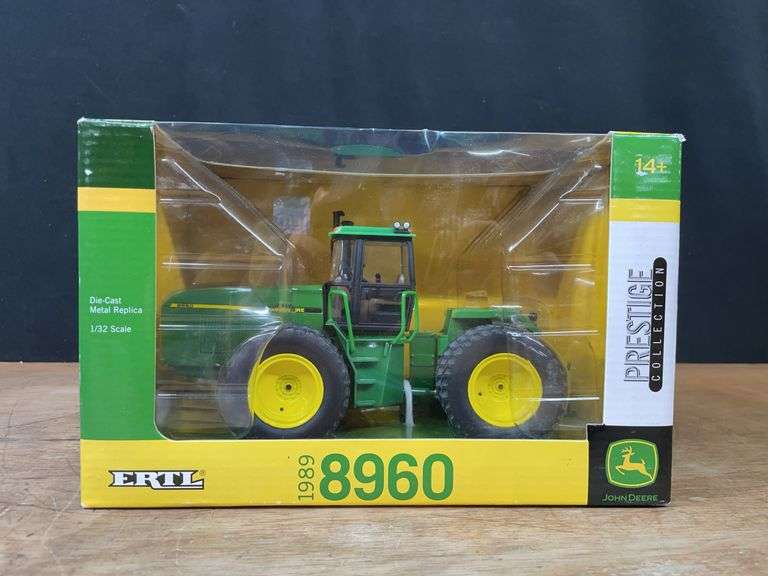 1/32 John Deere 8960 Prestige NIB Ertl image