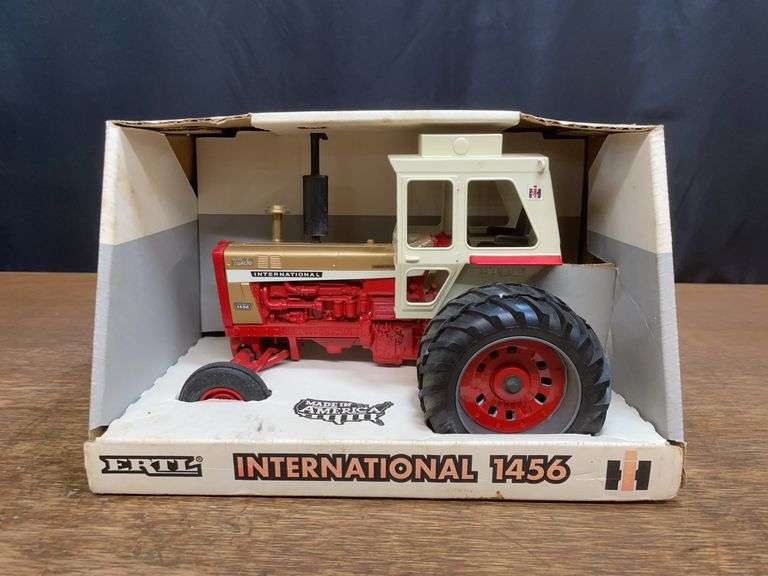 1/16 IH 1456 Gold Demonstrator NIB Ertl image