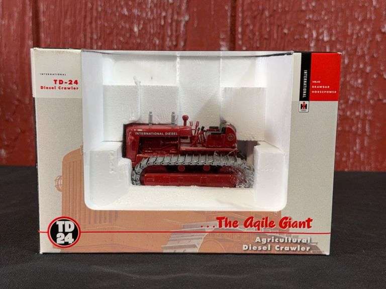 1/50 IH TD-24 Crawler NIB SC image