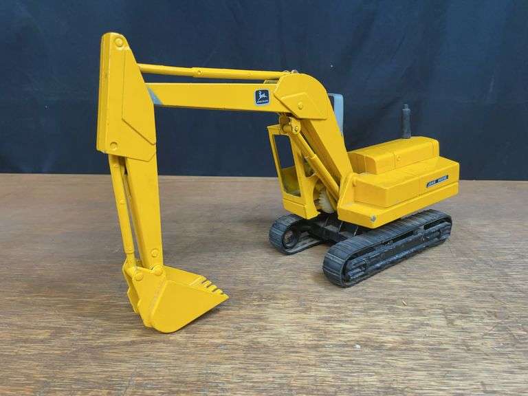 1/16 John Deere Excavator Ertl image