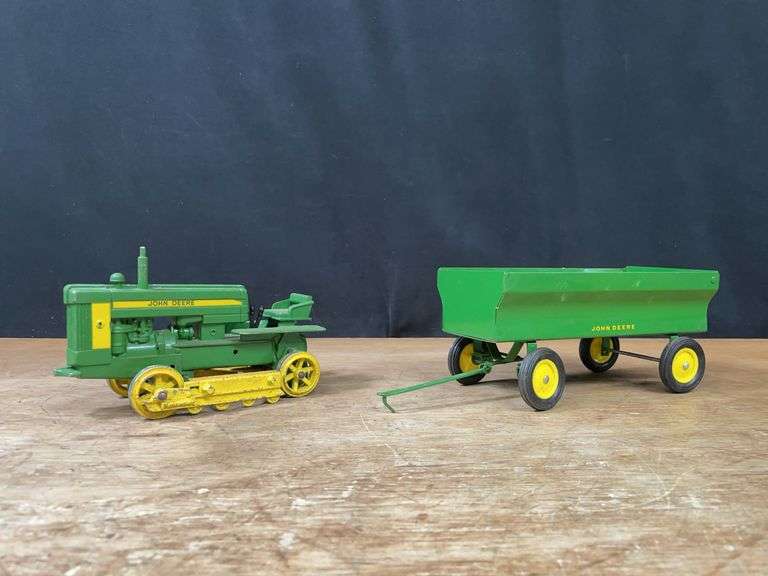 (2) 1/16 John Deere 420 Crawler + Wagon Ertl image