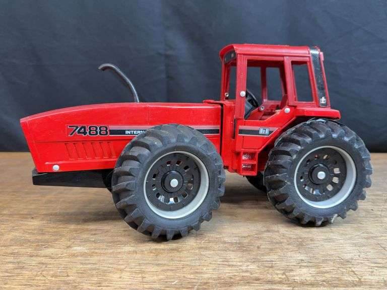1/16 IH 7488 Ertl image
