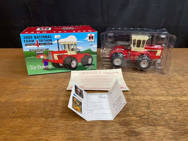 1/32 IH 4366 2006 NFTS NIB Ertl image