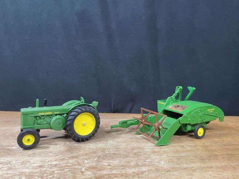 (2) 1/16 John Deere R + 12A Combine Ertl image