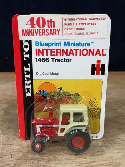 1/64 IH 1466 40th Anniversary NIB Ertl image