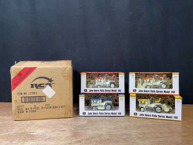 (4) 1/16 John Deere 140 L&G Patio Series NIB Ertl image