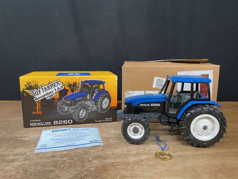 1/16 NH 8260 1997 NFTS NIB Ertl image