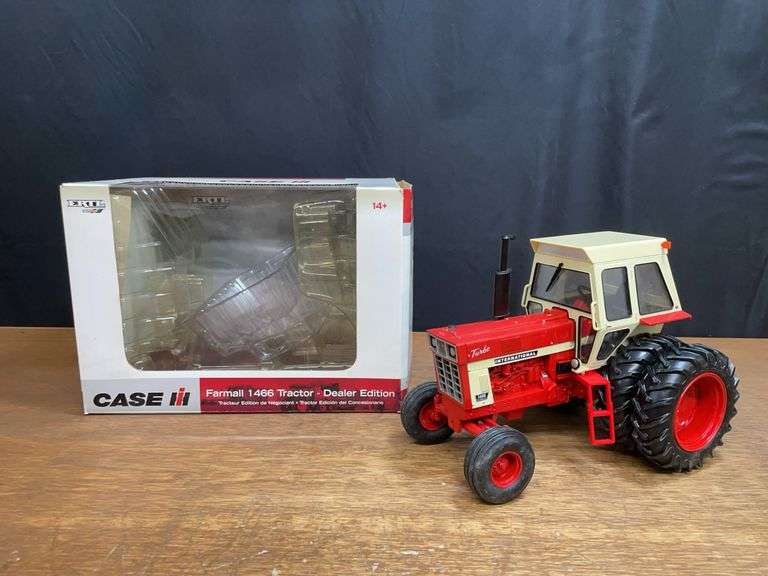 1/16 IH 1466 Dealer Ertl image