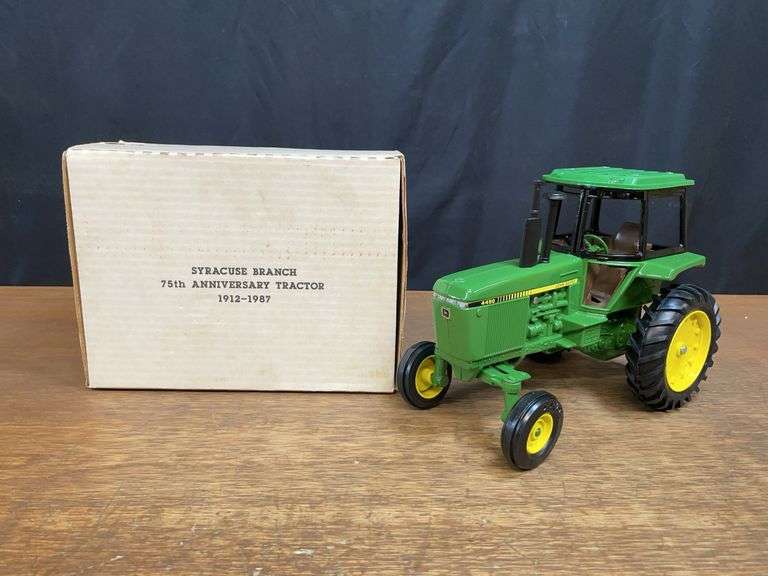 1/16 John Deere 4450 1987 Syracuse NIB Ertl image
