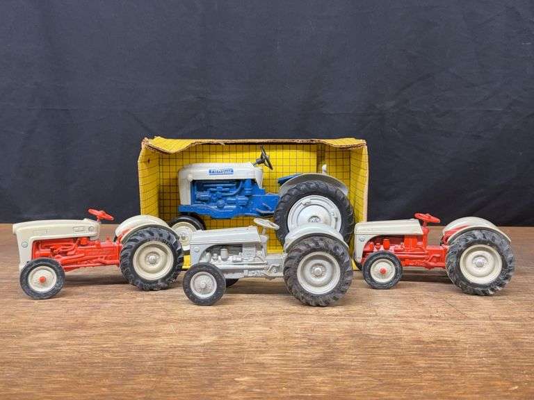 (4) 1/12 + 1/16 Ford Tractors image