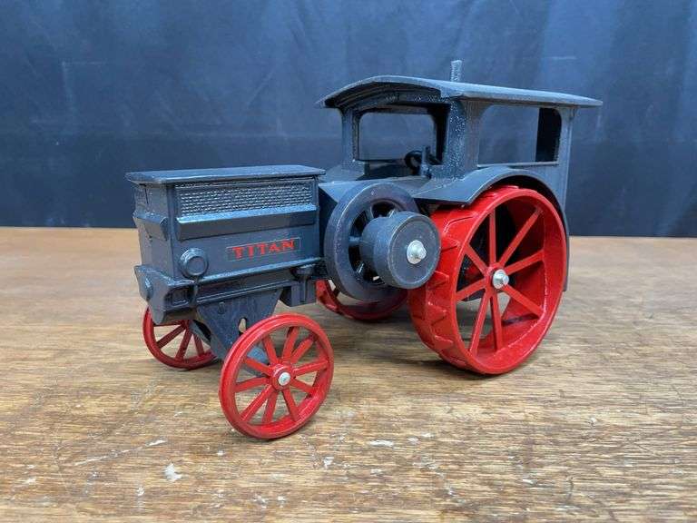 1/16 IHC Titan SM image