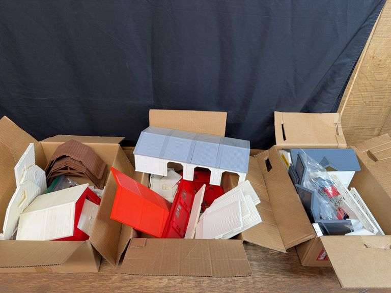 1/64 Farm Country Buildings Ertl image