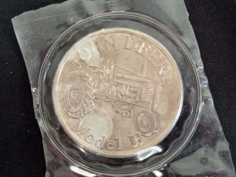 John Deere Model H 1oz. .999 Fine Silver Coin image
