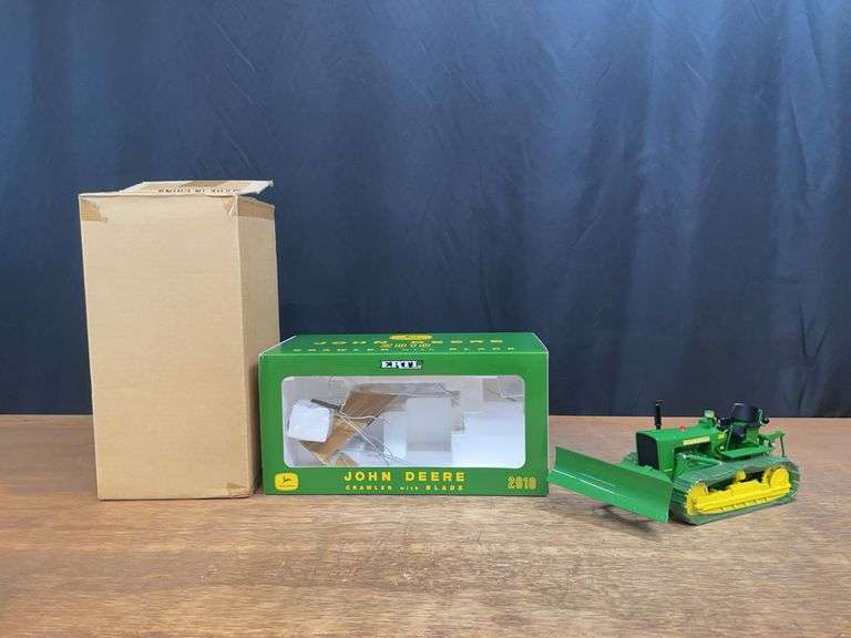 1/16 John Deere 2010 Crawler 2003 Plow City NIB Ertl image