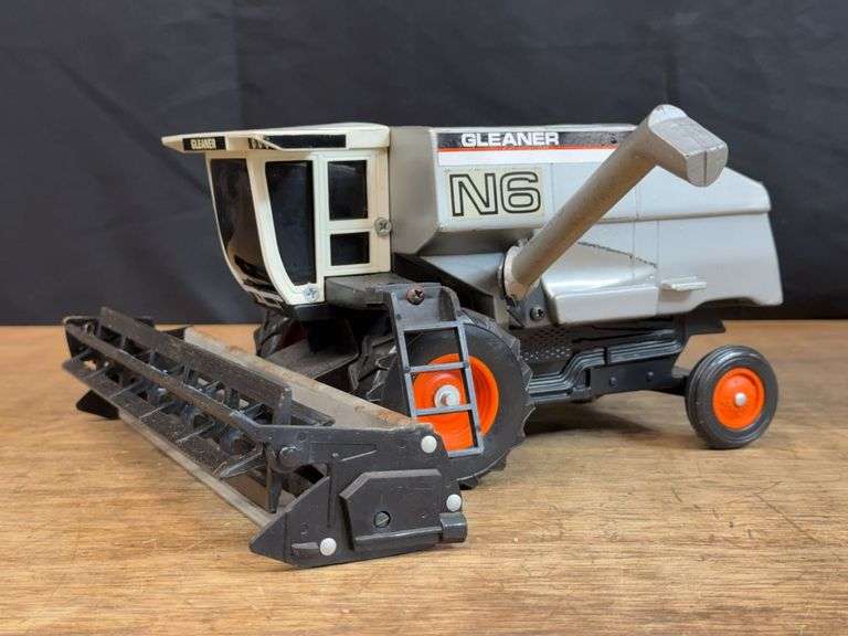 1/24 AC Gleaner N6 Combine SM image