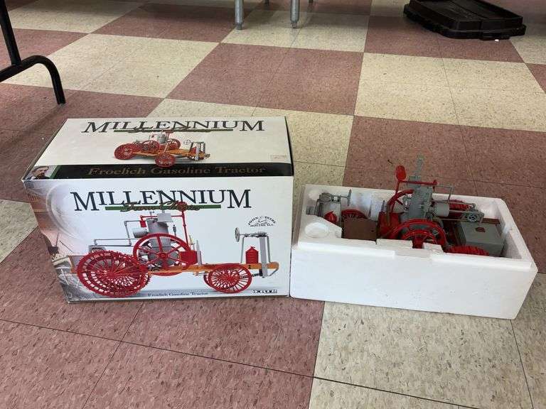 1/16 Froelich Tractor image