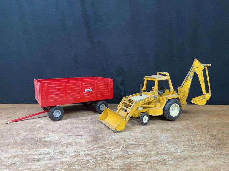 (2) 1/16 IH Backhoe + Case-IH Wagon Ertl image